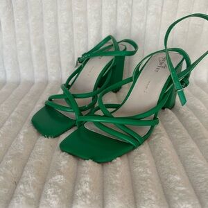 Naked Feet Green Strappy Block Heel Sandals Square Toe Ankle Strap Size 8.5